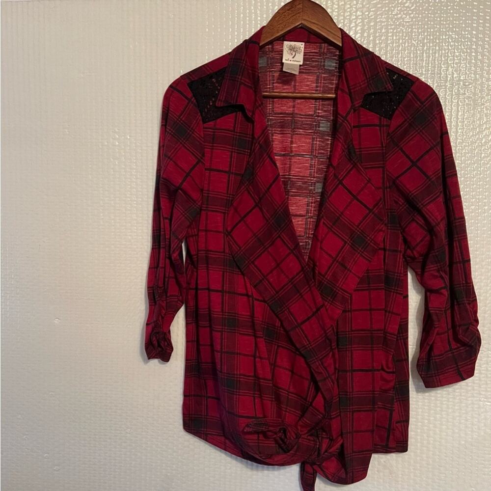 Self Esteem Open front blouse tied at bottom.  1x. Black/red plaid.  Cute top.